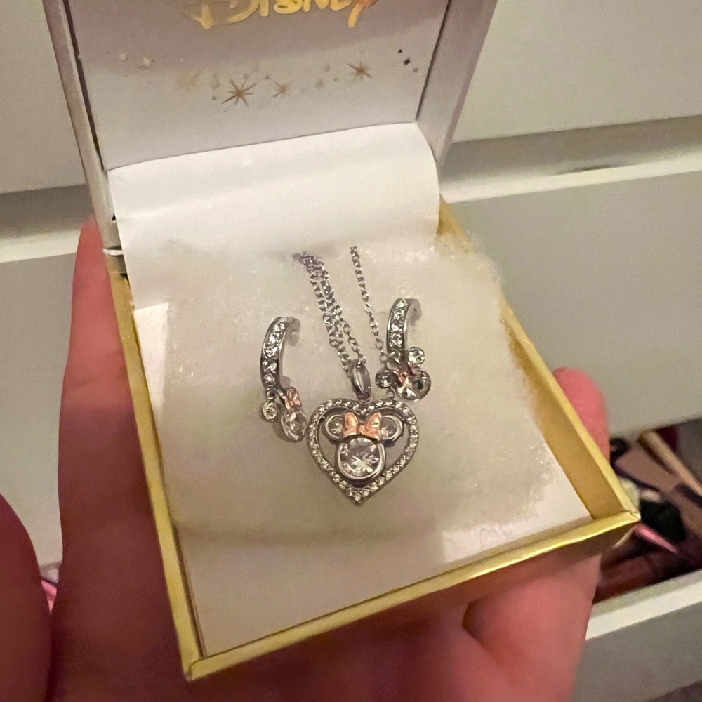 Disney Minnie necklace and earrings